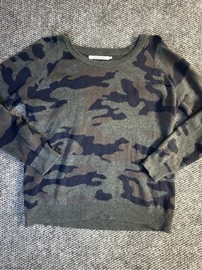 Stitches & Stripes Wynona Scoop Neck Camo Sweater Green & Black Medium